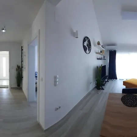 Garden House 2 Daire Supetar