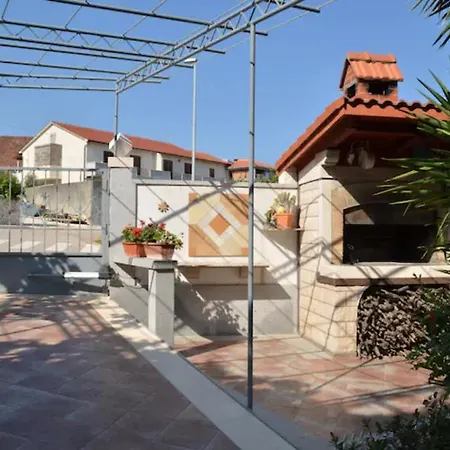 Daire Garden House 2 Supetar